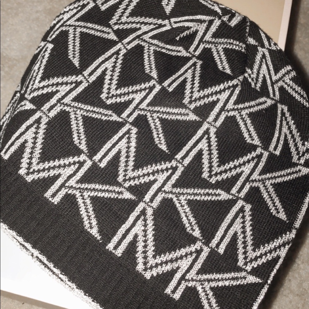 MK BEANIE